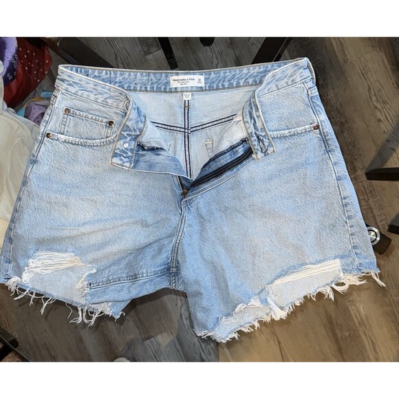 Abercrombie & Fitch Curve Love High Rise Loose Cutoff Denim Shorts Size 32 - Picture 4 of 13